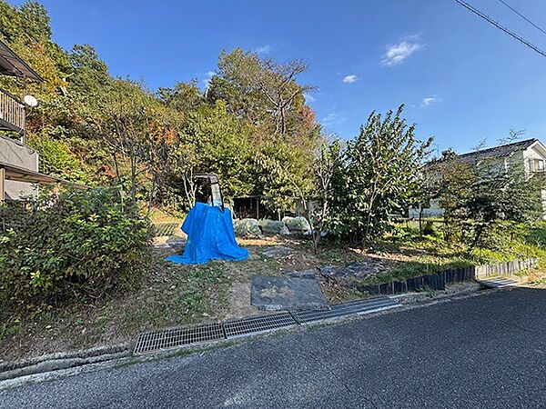 豊かな自然に囲まれた閑静な住宅街。青空の下、穏やかな時間が流れる場所で、新たな暮らしを始めませんか。