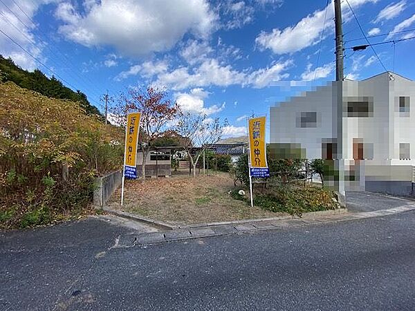 広々とした敷地で、あなたの理想の住まいを実現しませんか。陽当たりの良い立地で、開放感のある暮らしが叶います。