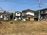 外観：日当たりの良い開放的な土地です。周辺には住居が点在し、落ち着いた環境で新しい暮らしを始めるのに適しています。