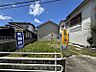 その他：閑静な住宅街に位置する売地です。周囲には住宅が立ち並び、新生活を始めるのに適した環境です。建築条件はありませんので、理想の住まいを自由に設計いただけます。詳細はお気軽にお問い合わせください。
