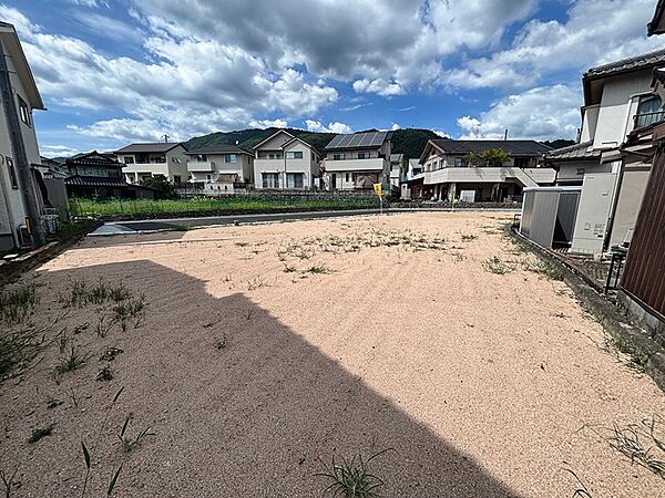 新しい暮らしを始めるのにふさわしい、閑静な住宅街の土地です。夢のマイホームを実現しませんか。