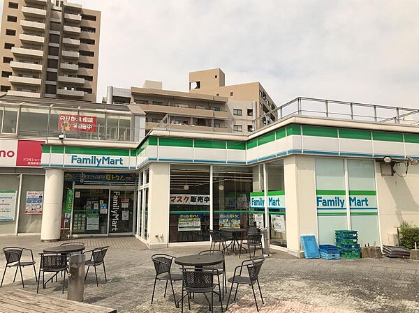 ファミリーマートAシティー店まで302m