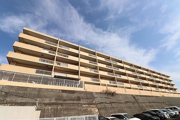 敷地内駐車場は、お車をお持ちの方に便利です。日々の暮らしにゆとりをもたらします。