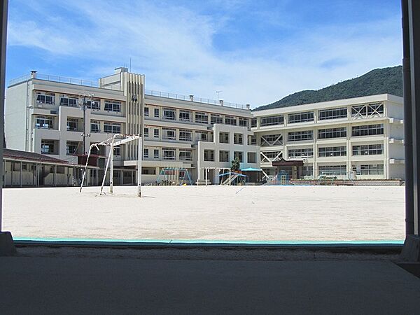 広島市立安小学校（1333m）