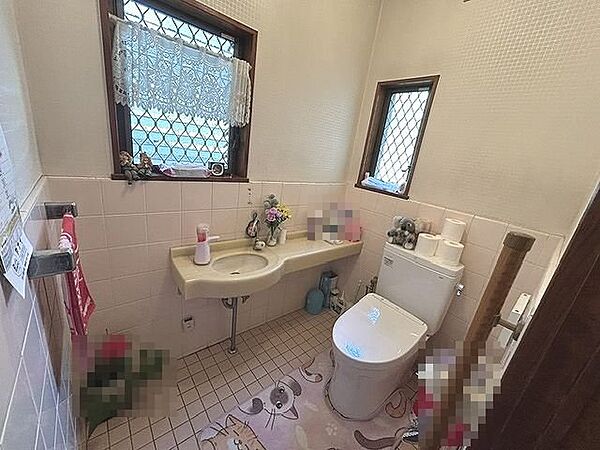 1Fトイレは広く余裕があります