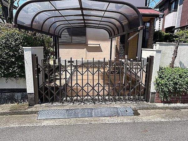 閑静な住宅地に佇む、駐車2台可能物件！