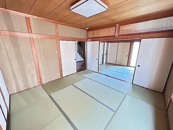 来客時にも利用可能な和室！
