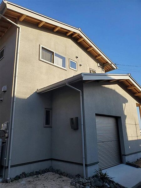建物側面には、物置スペース有！