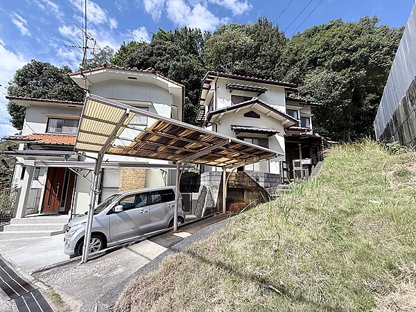 緑豊かな自然に囲まれた閑静な住宅地。カースペースのある住まいで、穏やかな暮らしを実現しませんか。