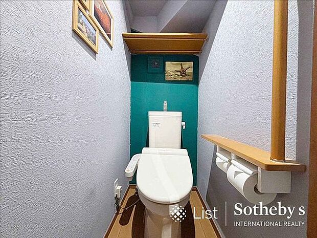 ◆トイレ◆清潔感のあるシャワートイレ！2箇所完備されています！ウォシュレットトイレはクロスも清潔感のあるデザインを採用しました！