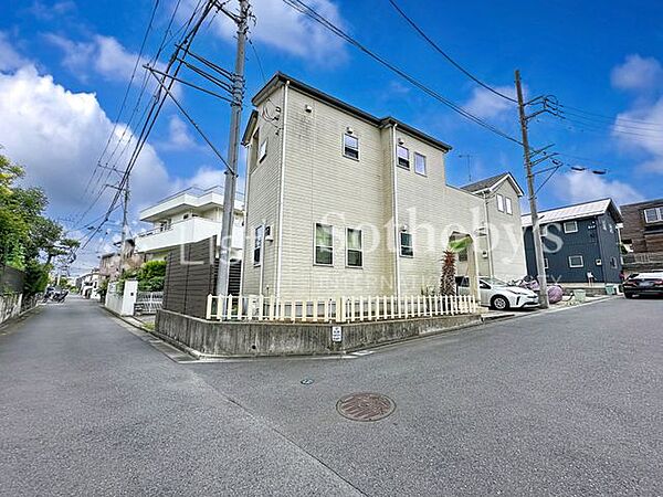 ◆外観◆小田急江ノ島線「鵠沼海岸」駅徒歩20分の立地！角地なり陽当り・通風良好な快適住まい！コンビニ・スーパー・小学校・ドラッグストア等が徒歩10分以内にそろいます！