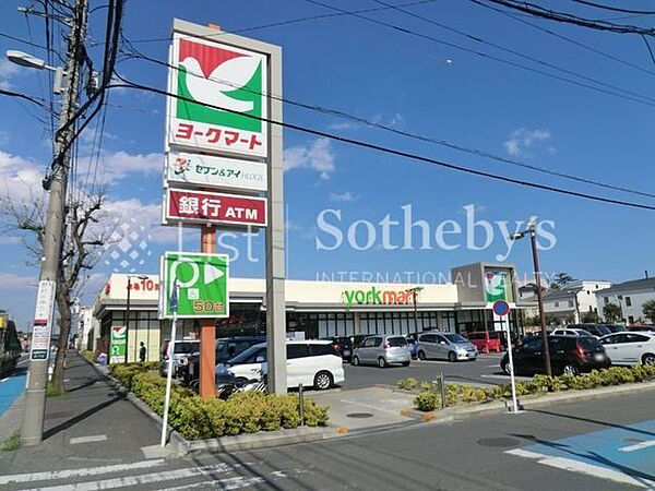 ヨークマート辻堂太平台店 徒歩11分。毎日の買い物を支えるスーパーが近くにあると、重い荷物もすぐに運べて、家事効率がアップ。時間も気持ちも余裕が持てます。 850m