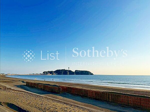 片瀬西浜海水浴場 徒歩32分。夏のレジャーをご家族でお楽しみいただけます！ 2500m