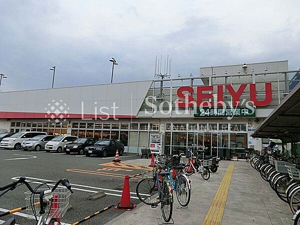 西友辻堂店 徒歩18分。食材から日用品まで揃うスーパーが身近に。急な買い足しやまとめ買いにも対応できる、家族の暮らしを支える大切な存在です。 1400m