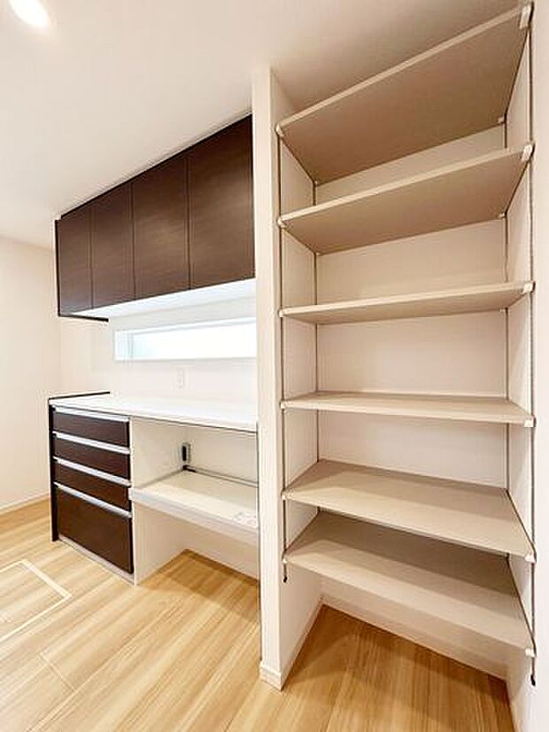 キッチン横可動棚