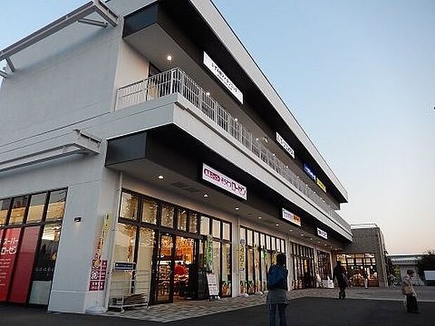 そうてつローゼンいずみ野駅前店 徒歩5分。 400m