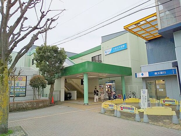 六会日大前駅(小田急 江ノ島線) 徒歩3分。六会日大前駅 350m