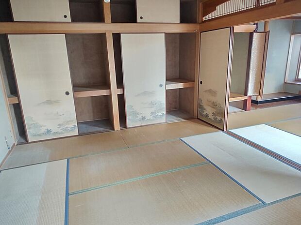 和室1です。畳の表替えと襖の張替えをおこないます。二間続きの和室です。
