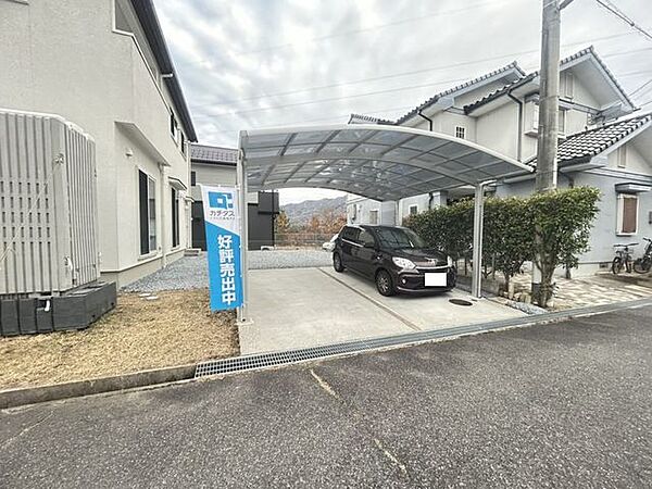 【リフォーム後写真 】駐車場です。駐車4台可能です。カーポートがついています。