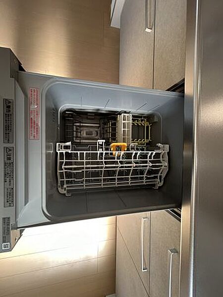 【リフォーム済み】キッチンには食洗機を設置いたしました。家事の時間をグンと減らすことができます。