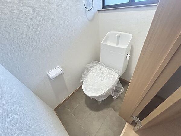 【リフォーム後写真】トイレは新品に交換しました。