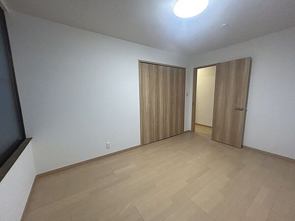 【リフォーム後写真】2階6帖の洋室はクローゼットを造作いたしました。