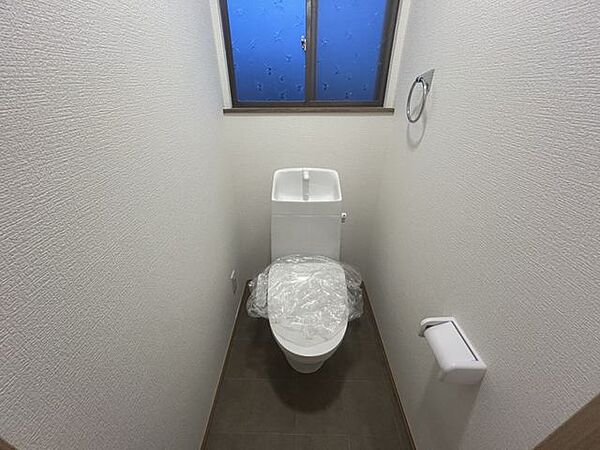 【リフォーム後写真】2階トイレは新品に交換しました。