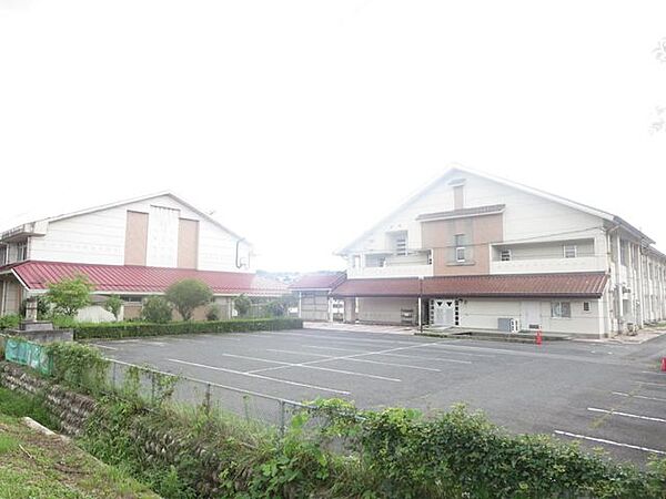 【周辺環境】八重小学校まで約2100m（徒歩約27分）。登下校の1コマも楽しい思い出になります。