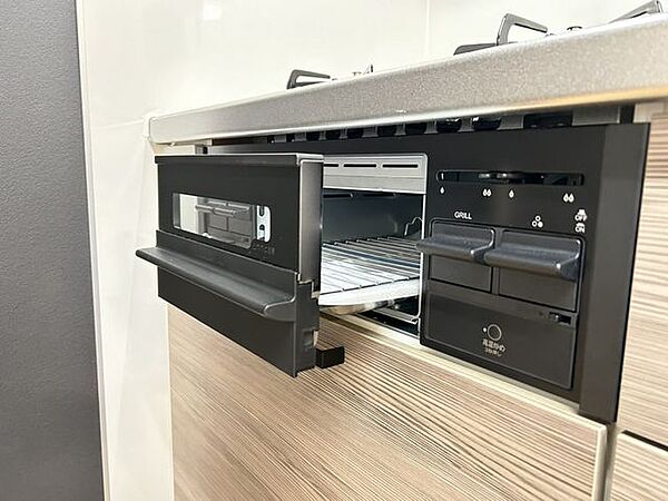 【リフォーム後写真】コンロ下のグリルです。調理の幅が広がります。