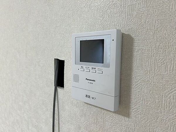 【リフォーム後写真】インターホンはモニター付きタイプを設置しました。来訪者を確認でき安心です。