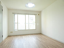 ティファニーＺ 401 4階1LDKのリビング/ダイニング