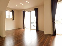 ライフデザイン豊科　M棟 3LDKのリビング/ダイニング