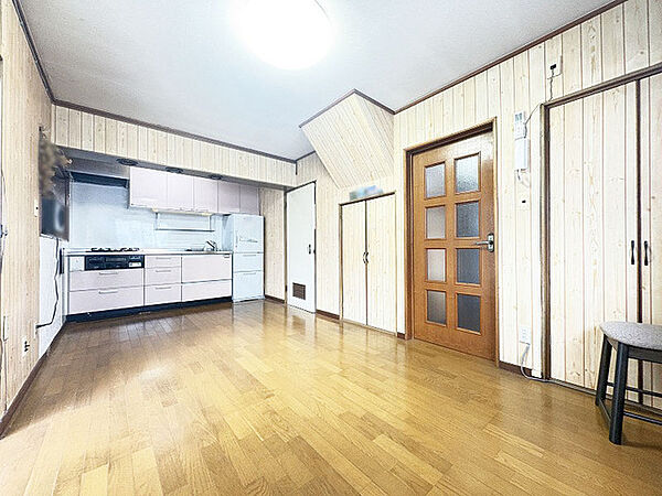 ◆1200万円で叶える、戸建て感覚の3ＬＤＫ◆18帖ＬＤＫの開放感。ゆとりある3階建の住まい。