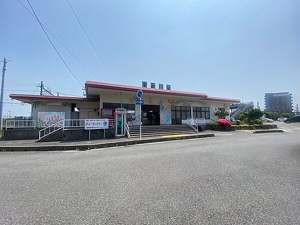 東新川駅 720m