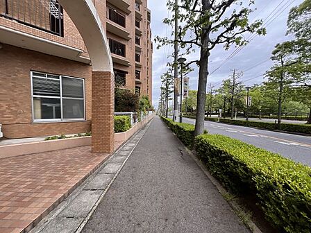 近隣にスーパーや飲食店多数ございます!生活にも便利な好立地!