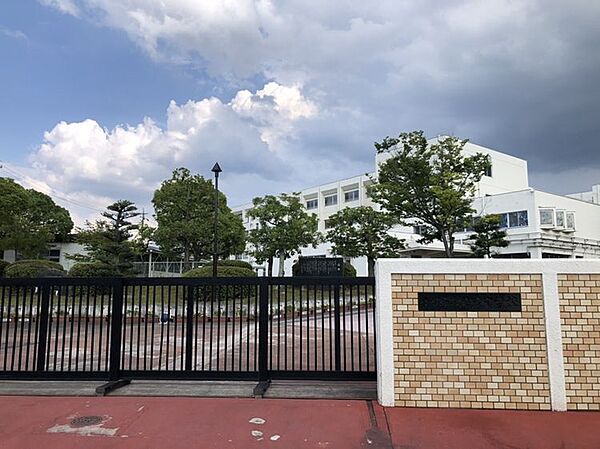 桃陵中学校　徒歩約5分（約350m）
