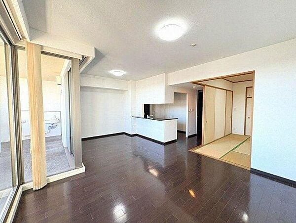 窓が大きく陽当たり良好です！