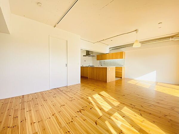パイル床材使用、リビング二重窓！