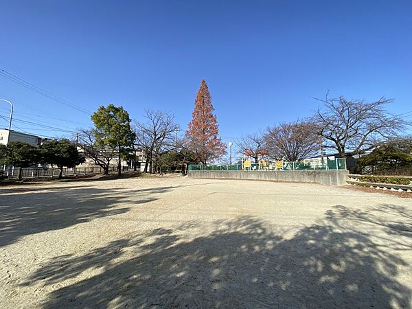 西洞公園　徒歩約3分　171m