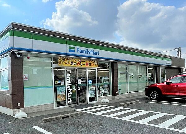 ファミリーマート長久手蟹原店　徒歩約5分　372m