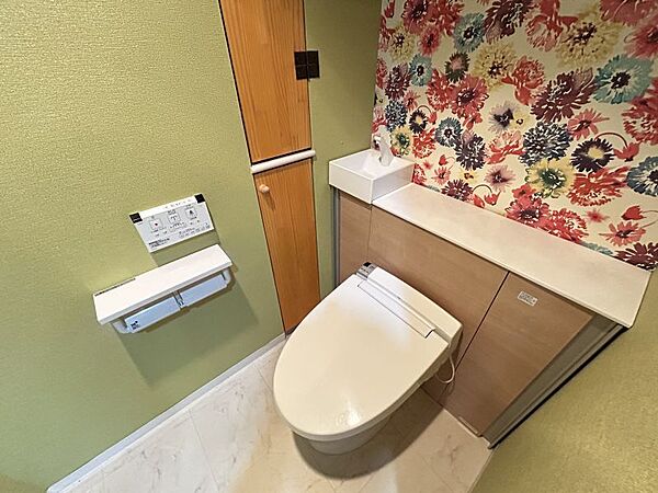手洗い付きのトイレで、清潔にお使いいただけます。