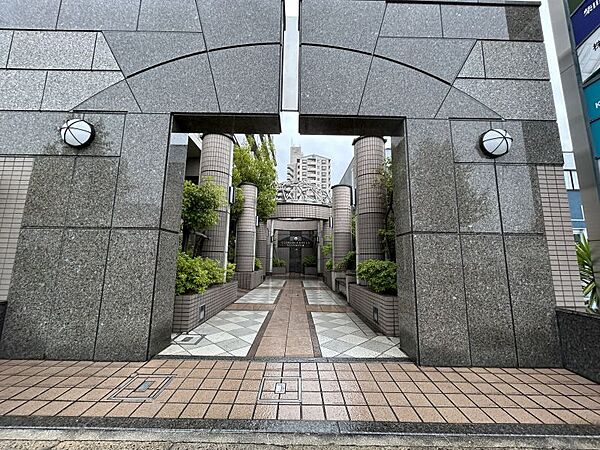 徒歩圏内に商業施設が充実した住みやすい住環境です。