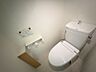 トイレ：トイレには快適な温水洗浄便座付き