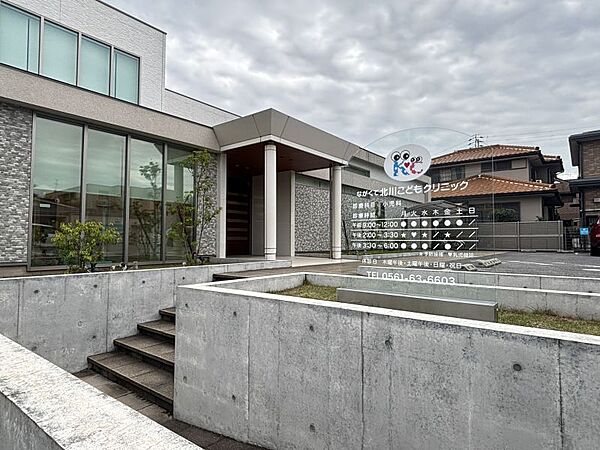 ながくて北川こどもクリニックまで　403m　徒歩約6分　【診療内容】一般外来・予防接種・乳児健診　【診療時間】9：00～12：00、15：30～18：00　休診日：日曜・木曜午後、土曜午後。