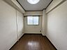 室内：木目のフローリングが暖かみのある室内に。お掃除もラクチンなフローリングのお部屋です♪