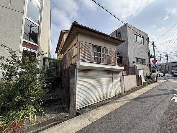 建築条件はございませんので、お好きなハウスメーカーでの建築が可能です。（現況古家有。解体後造成渡し。）