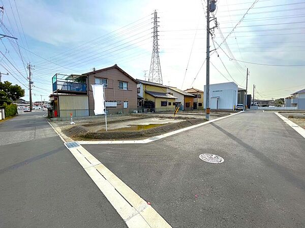 徒歩圏内に小・中学校、保育園があるので子育てにも適した住環境です◎