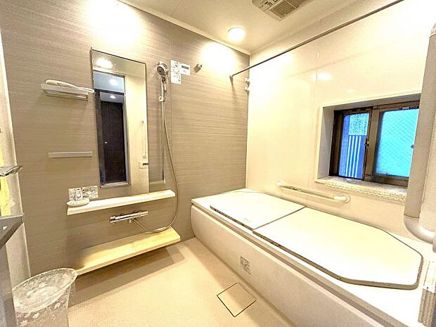 浴室は1620タイプの広々とした浴室で浴室暖房換気乾燥機付き！