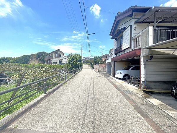 南西側が道路に面していて日当たり良好です♪