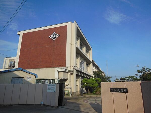 矢田小学校　402ｍ　徒歩約5分　校訓　「よく学び　いつも明るく　たくましく」